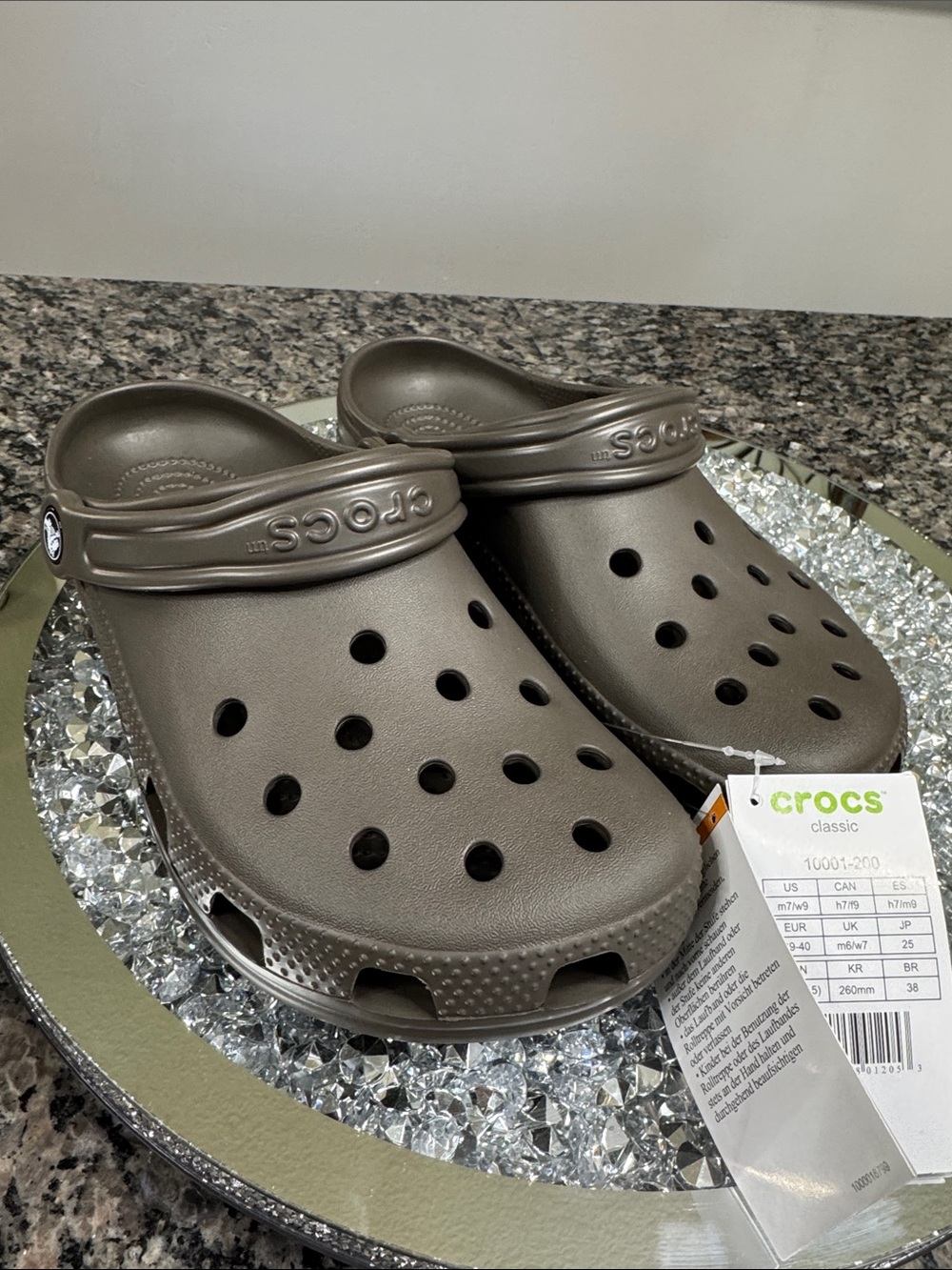 CROCS Classic Clog in chocolate NEW M7 W9 - Picture 1 of 10